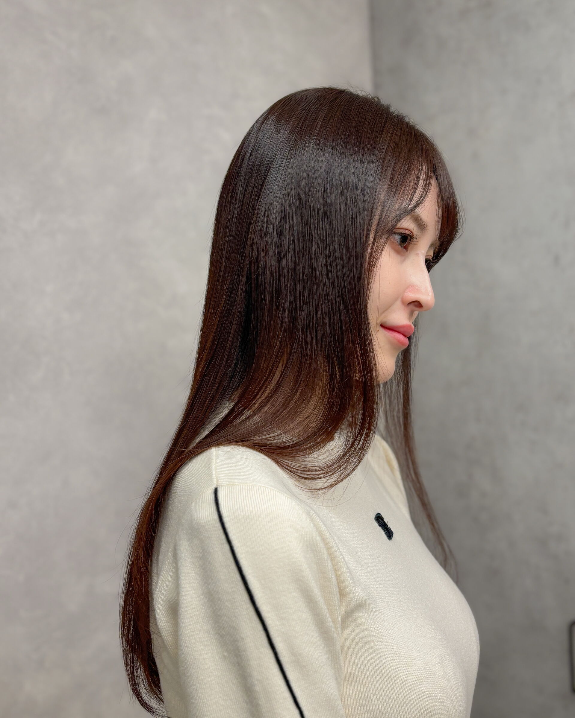 髪を綺麗に柔らかく見せるヘアカラー